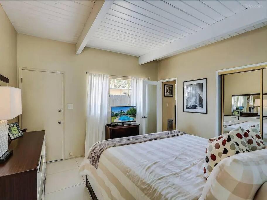 Serene 4 Bed 3 Bath Heated Pool Natural Backyard Heart Of Palm Springs Extérieur photo