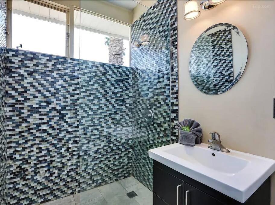 Serene 4 Bed 3 Bath Heated Pool Natural Backyard Heart Of Palm Springs Extérieur photo